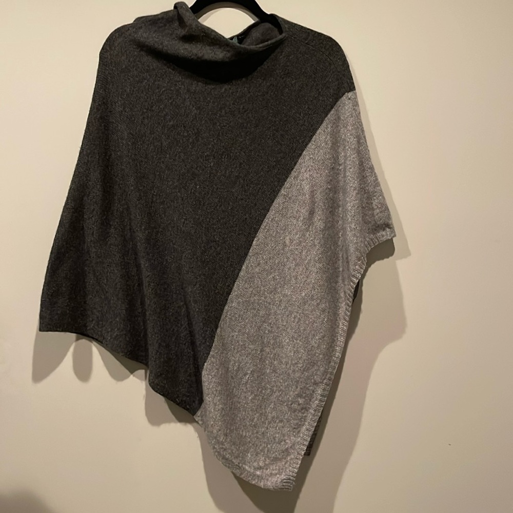 Celeste Wool & Cashmere Grey Poncho. One Size.